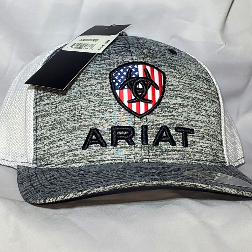 - Ariat. (New) Flex110 snap back -
